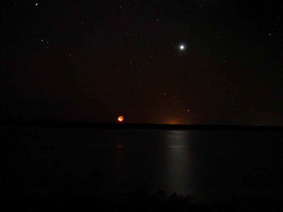 The Moon & Venus over The Great Australian Bight, taken near Laura Bay, on The Eyre Peninsula, SA Sony Cybershot, 14mm, 30 s at f/2.2, ISO 400, 14 June 2010, 7:54 pm